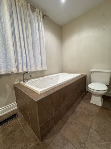 For Lease - 1175 Pinegrove Road, Oakville, Ontario - Photo 3
