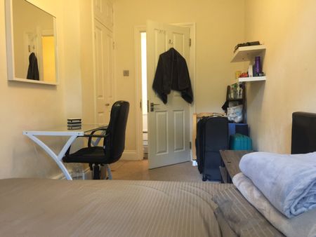 Room in a Shared House, Wenlake Estate, EC1V - Photo 2