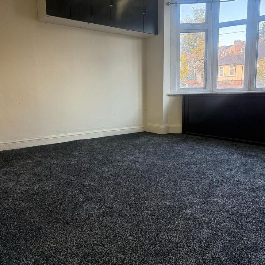 2 Bed Semi-Detached House, Talbot Road, LU2 - Photo 1