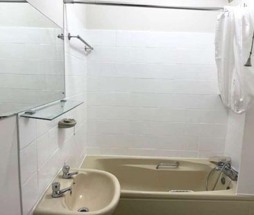 Priory Avenue, High Wycombe, HP13 - Photo 4