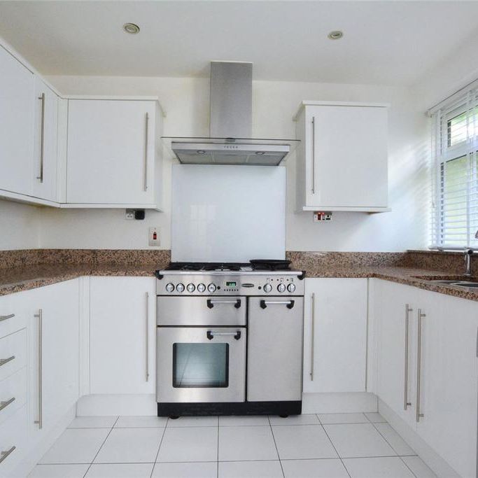 4 bedroom terraced house to rent - Photo 1