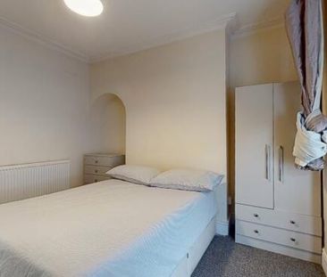 4 bedroom terraced house to rent - Photo 4