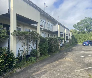 Nice and tidy great location - Photo 2