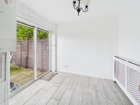 3 bedroom Terraced House to rent - Photo 3