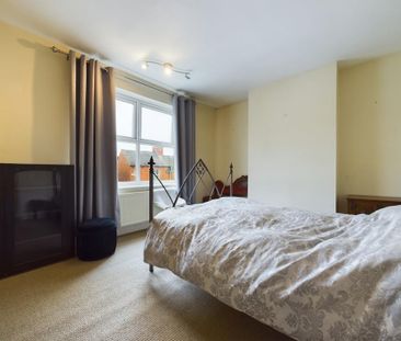 2 bedroom end of terrace house to rent - Photo 2
