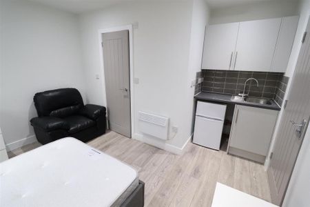 Studio to rent - Photo 2