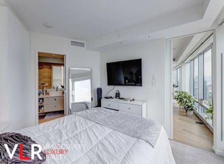 Condo in Downtown Vancouver, BC - Photo 4