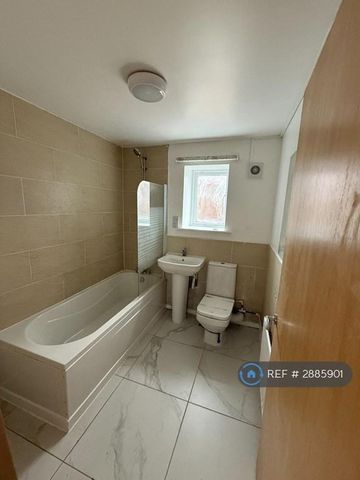 1 bedroom in a house share to rent - Photo 5