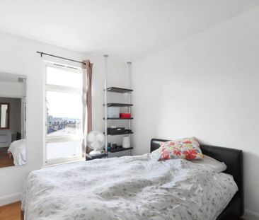 Price £2,200 pcm - Available 30/01/2026 - Part Furnished - Photo 3