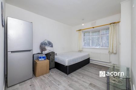 Flat to rent - Denmark Road, London, SE5 - Photo 5