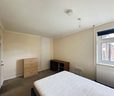 One-Bedroom Apartment - Photo 1