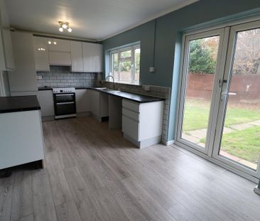 3 bedroom end of terrace house to rent - Photo 6