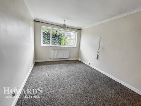 3 bedroom detached bungalow to rent - Photo 3