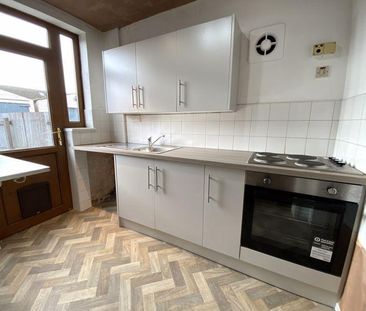 3 bedroom semi-detached house to rent - Photo 6