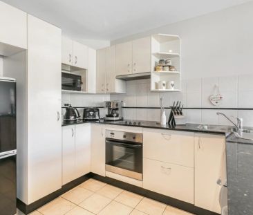 Modern Two-Bedroom Apartment in the Heart of Dee Why Shops - Photo 6