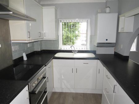 2 bedroom flat to rent - Photo 4