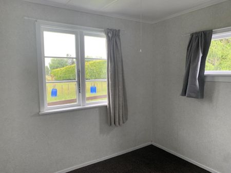 One bedroom self-contained flat in quiet setting - Photo 4
