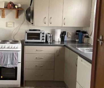 Two-bedroom unit available for rent in a prime location. - Photo 5