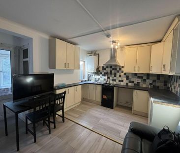 1 bedroom in a house share to rent - Photo 4