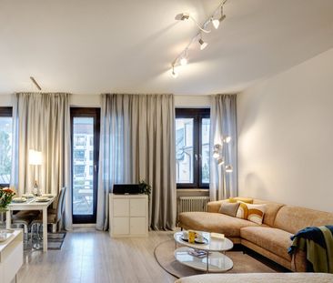 Partly renovated and quiet, in Lehel near Isar river - Photo 1