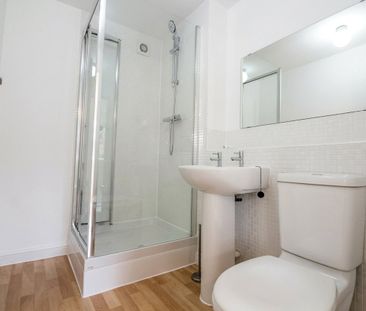 Rosebay, Wokingham, Berkshire, RG40 - Photo 5