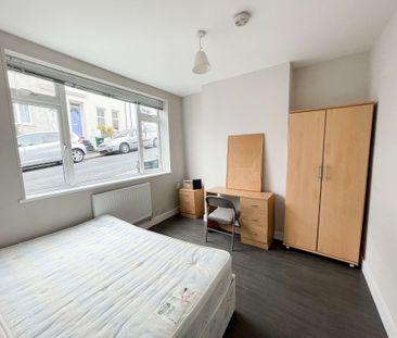 Baxter Street, Brighton - LOVELY STUDENT PROPERTY - Photo 1