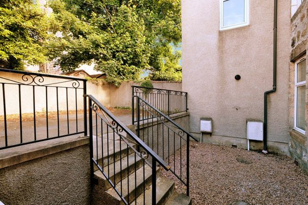 300 Hardgate, AB10 6AD, Aberdeen - Photo 1