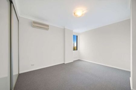 Generous home in prime central location - Photo 3