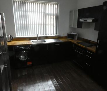 5 bedroom semi-detached house to rent - Photo 1