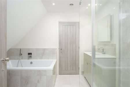 Spacious and well-presented family home just outside of Stow-on-the-Wold. - Photo 4