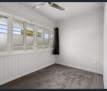 Comfortable Family Home in Silkstone - Photo 2