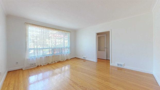 For Lease - 9 Kingsmere Crescent, Toronto, Ontario - Photo 1