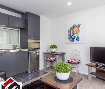 City Sanctuary 2-Bedroom Fully Furnished Apartment - Photo 2