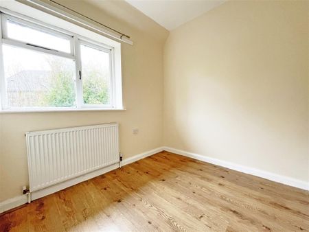 3 bedroom Semi-detached house to rent - Photo 5