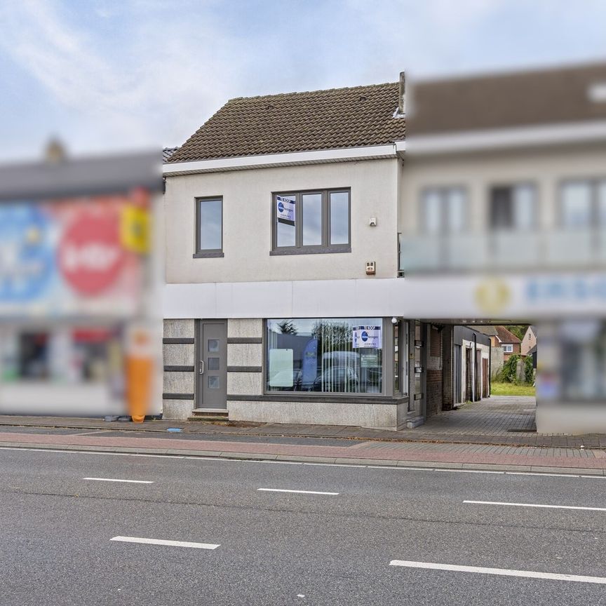 Appartement met één slaapkamer, terras en inpandige garage te Rekem te huur. - Photo 1