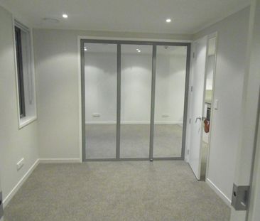 One Bedroom and Study - Photo 2
