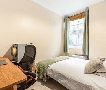 Gorgeous two bedroom apartment with a private garden. - Photo 4
