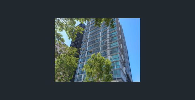 Furnished 2 bed, 2 bath with river view + 1 secure car park - Photo 1