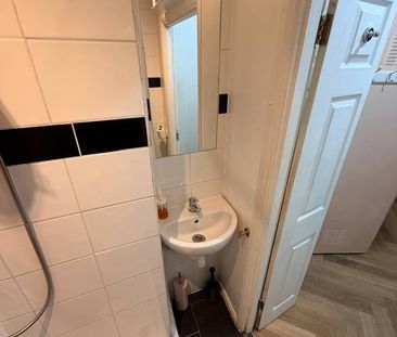 Studio Flat, Knatchbull Road, SE5 - Photo 5