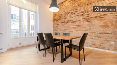 3 room luxury Flat for rent in Valencia - Photo 2