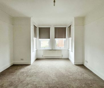 Flat to rent on - Photo 2