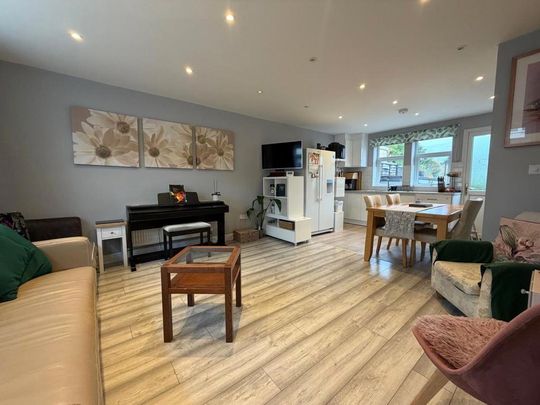 3 bedroom terraced house to rent - Photo 1