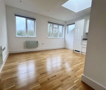 Bartley Way, Hook, Hampshire, RG27 - Photo 3