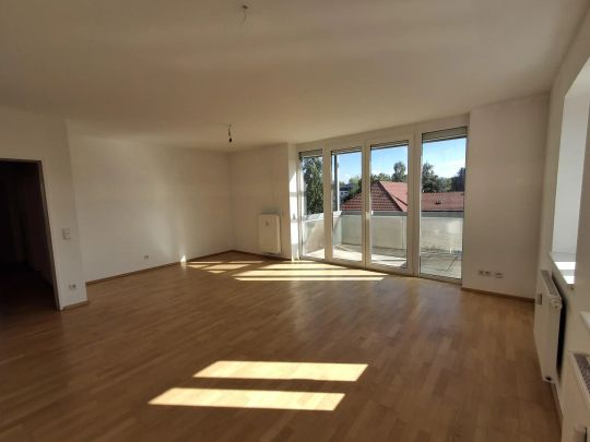 Sonnige, großzügige 3-Zimmer-Wohnung mit überdachtem Balkon und möblierter Küche in zentraler Lage in Ried - Photo 1