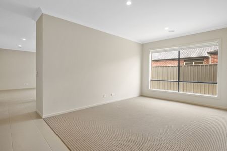 Live in Style & Comfort - Cornerstone Estate! - Photo 3