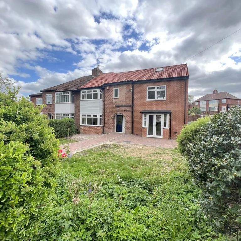 4 bedroom semi-detached house to rent - Photo 1
