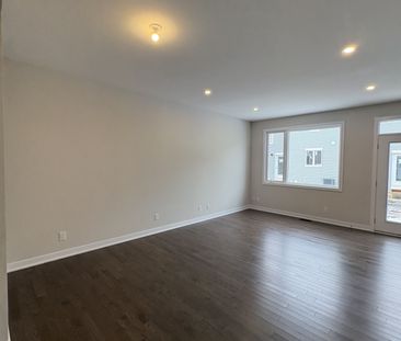 For Lease - 215 Ryan Reynolds Way, Orleans - Convent Glen and Area,... - Photo 1