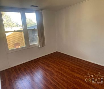 CHARMING 3-BEDROOM HOME - Photo 4