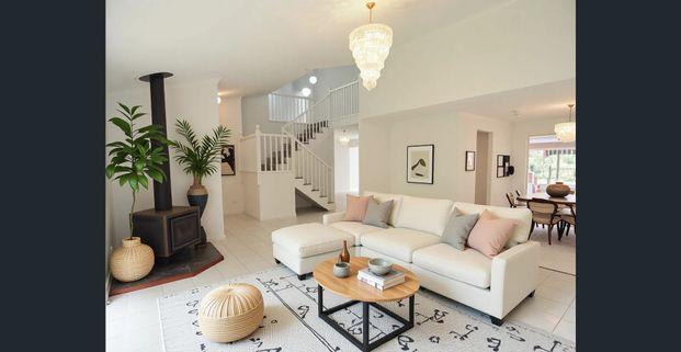 FAMILY HOME - SPACIOUS LIVING - POOL - Photo 1