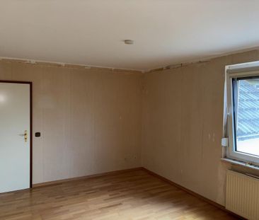 Attraktive 2 Zi. Dachgeschosswohnung, Dachterrasse, Einbauküche - Photo 1